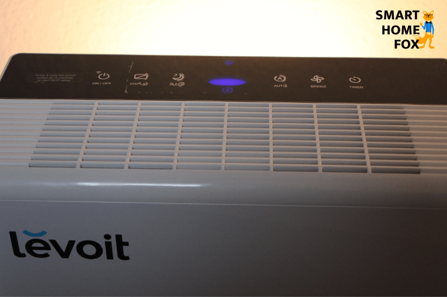 The air quality indicator on the display of the Levoit LV-PUR131s air purifier lights up blue.